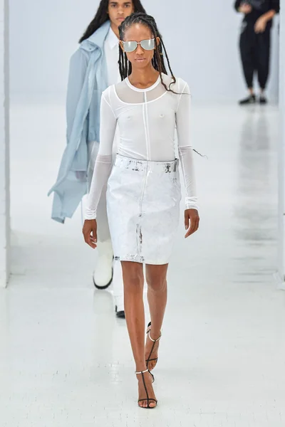 Look 3